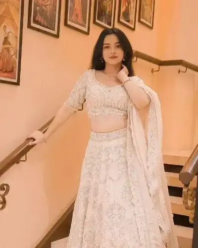 Escort Pandavapura